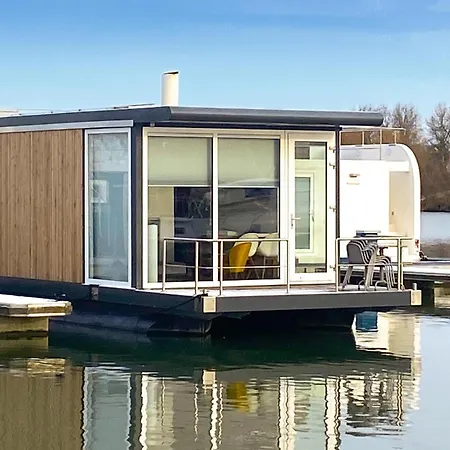 House Boat Trinidad 5* 马斯特里赫特