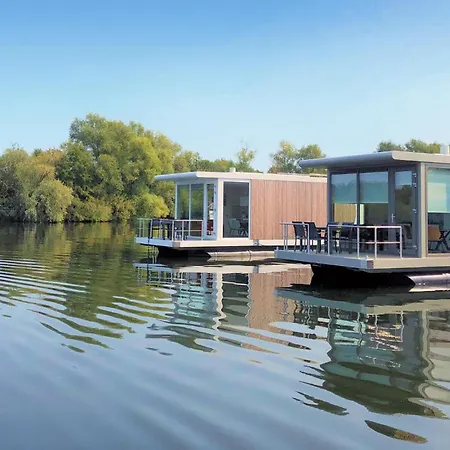 House Boat Trinidad 船屋 5*